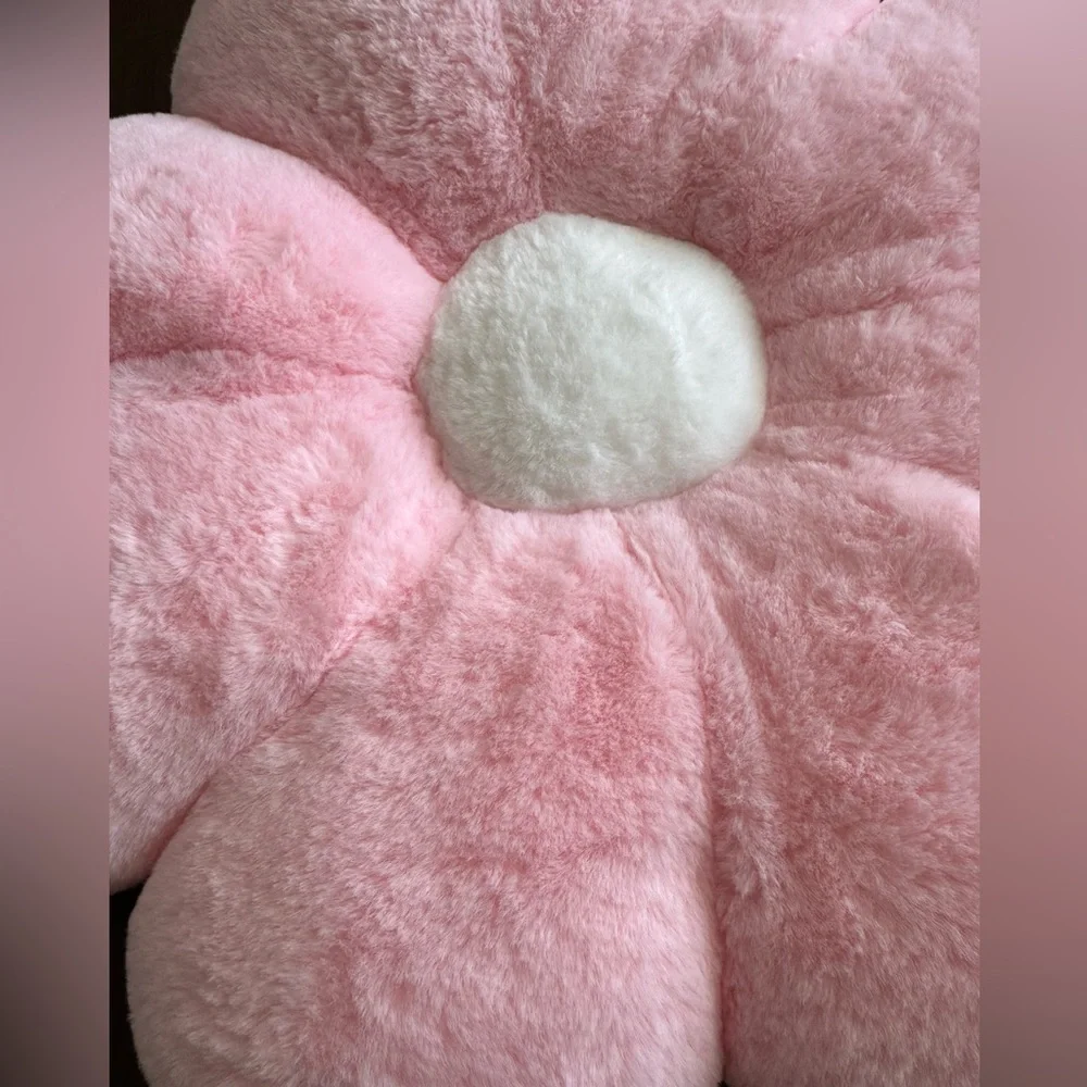 🌸 Pink Flower Shaped Pillow/Plush Cushion for Bohemian Style Room Decor